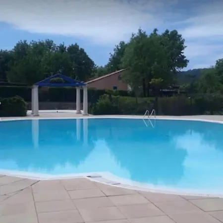 Petite Maison Avec Piscine Entre Et Montagne Holiday home *