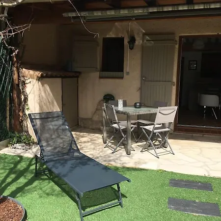 Holiday home Petite Maison Avec Piscine Entre Et Montagne *