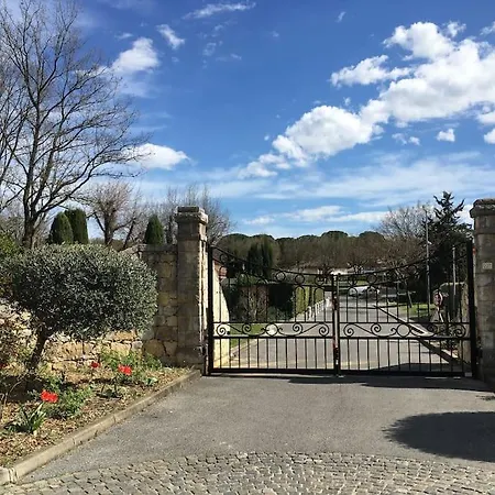 Petite Maison Avec Piscine Entre Et Montagne Holiday home *